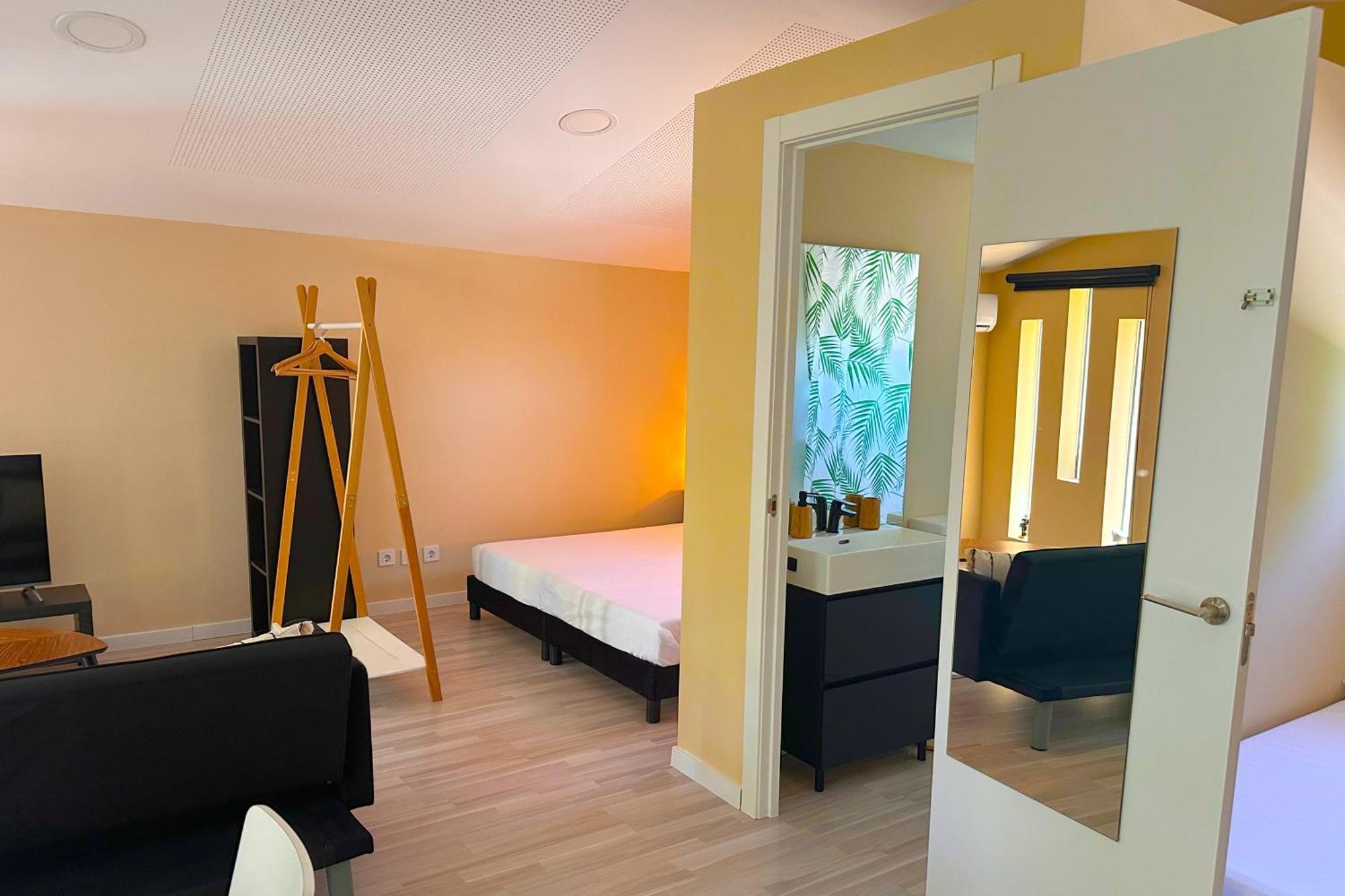Fee4Me Cabin With Pool And Garden Сан-Мартин-де-ла-Вега Экстерьер фото